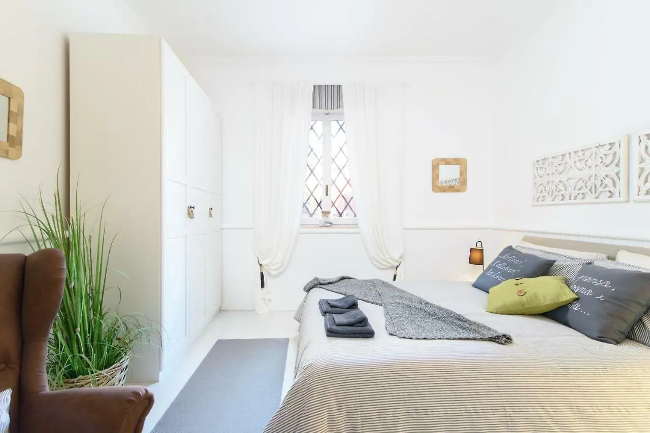 Lovely With Garden In Vatican Museums Trastevere Apartment Rome